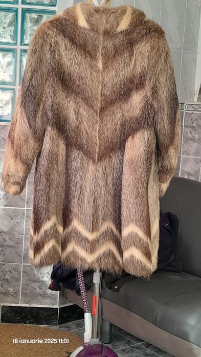 Vind haină piele naturală 100/100 nurcă.