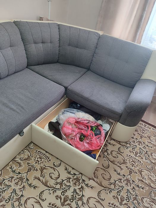 Продам угловой диван 16000