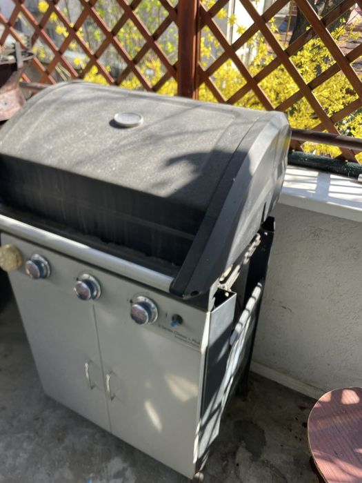 Gratar de exterior pe gaz