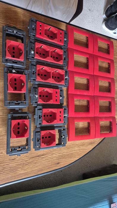 Vaaa 9 Prize Gewiss Roșii (Gama System) + 10 Rame Suport – Stare Excel