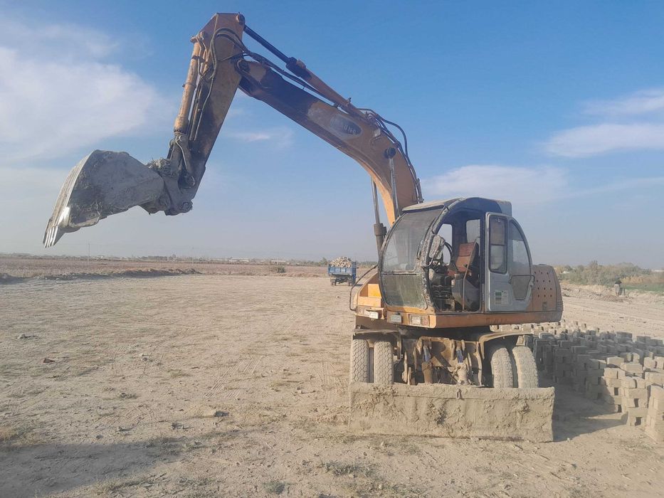 Экскаватор Samsung 132