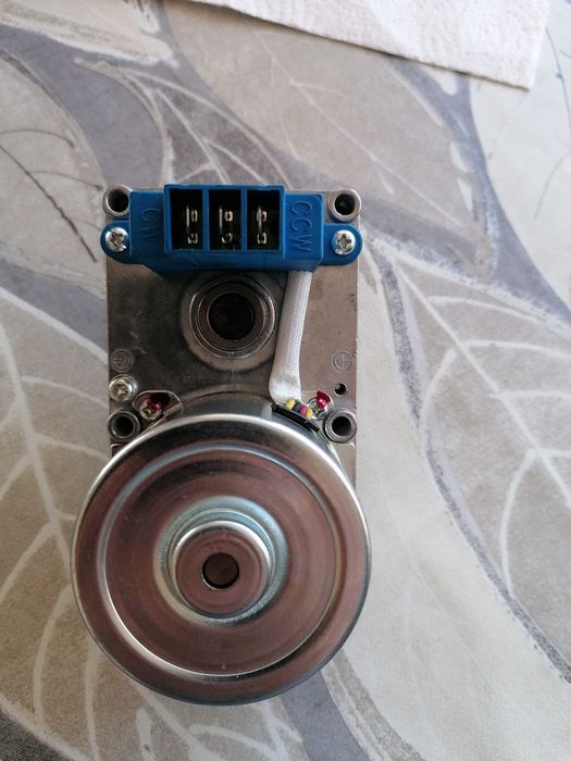 Мотор редуктор за пелетна камина