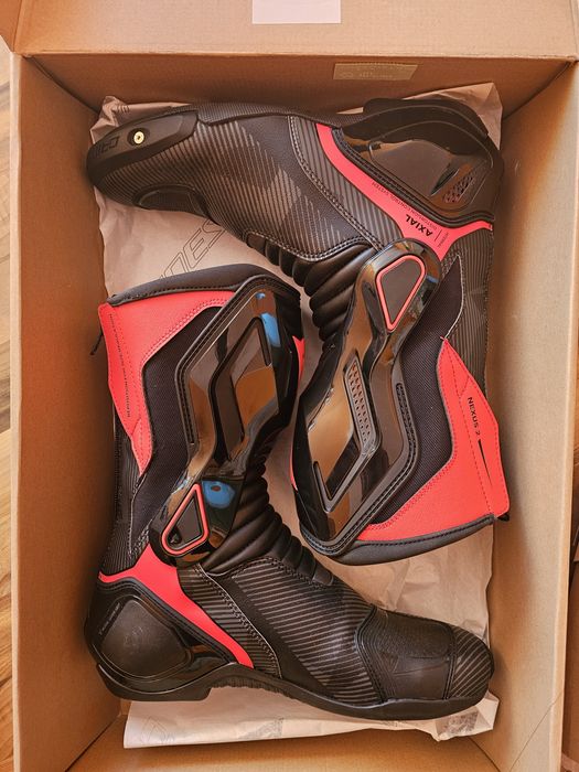 Чисто нови мото ботуши DAINISE