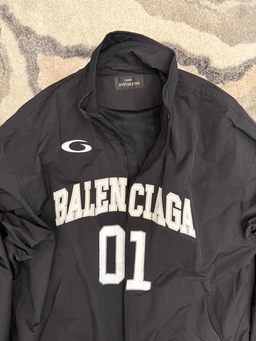 Ново яке Balenciaga