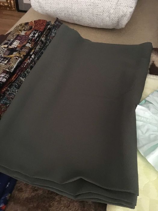 Продавам нови платове - вълнен  кашмир и фин шифон - 40 лв парчето