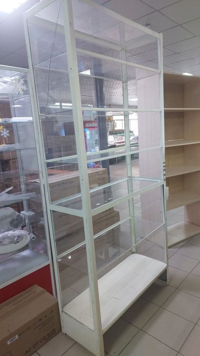 Продам витрину стеклянная