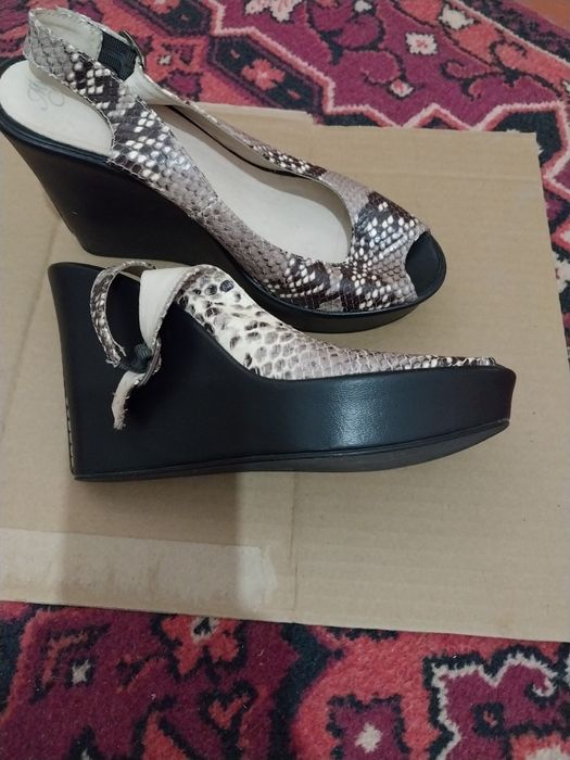 Продам  босоножки