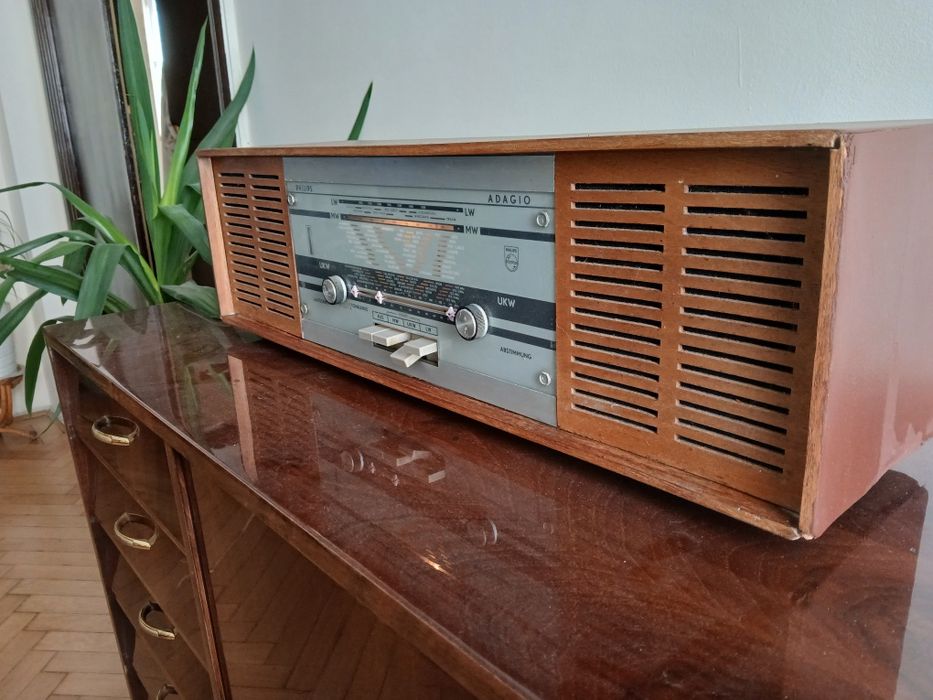 Radio cu lămpi Philips Adagio 03RB 363,anii 1965-1967.