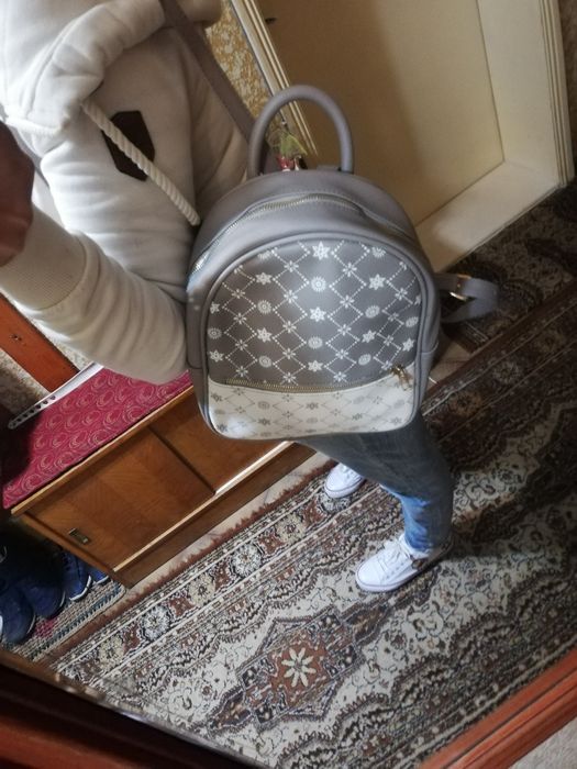 Свежа и удобна раница