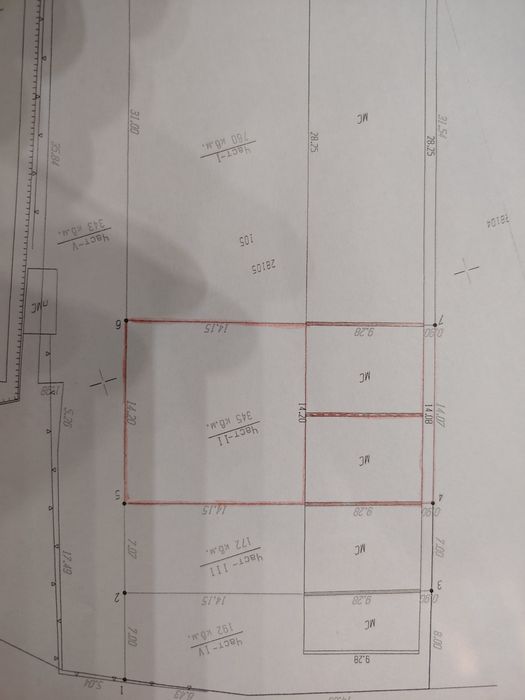 Продават се два броя самостоятелни гаражи.