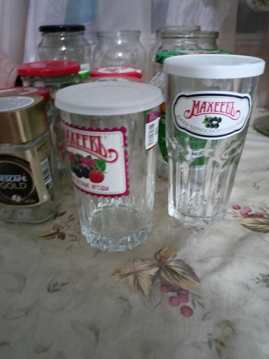 Банки и пластиковые тазики