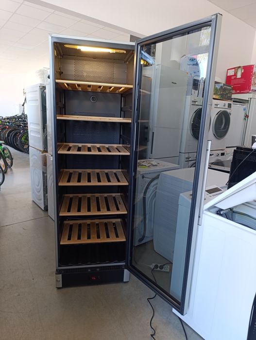 Хладилна ветрина Vestfrost за вино