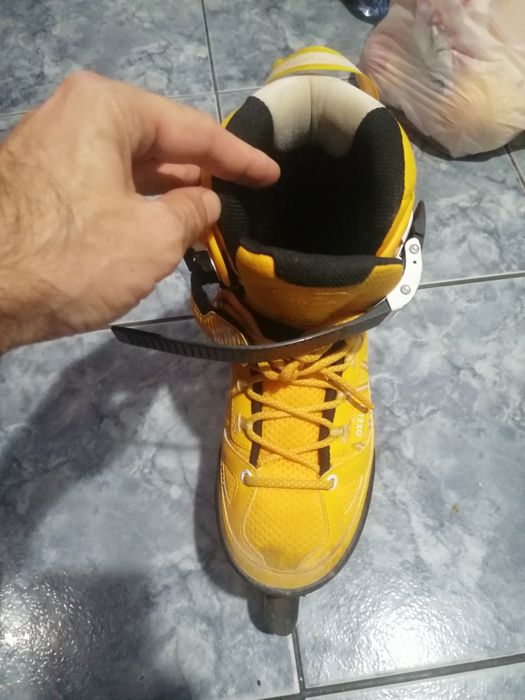 Vând role copii reglabile