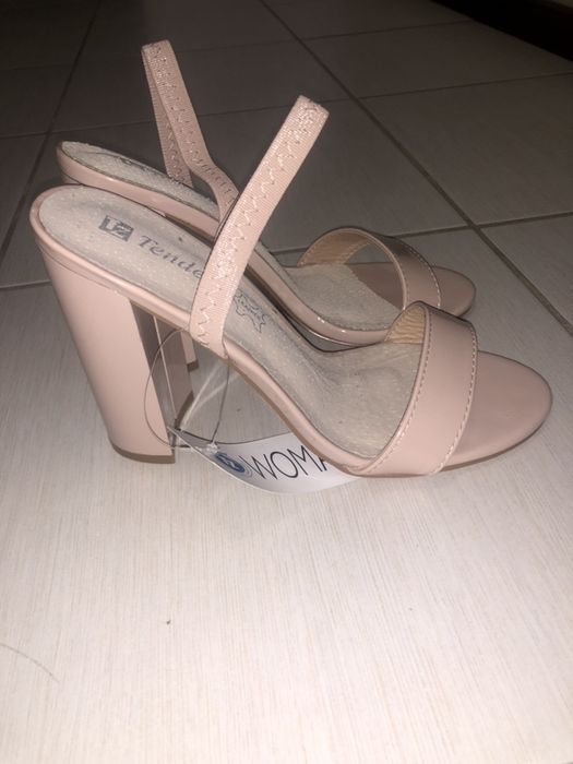 Сандали на ток уникални