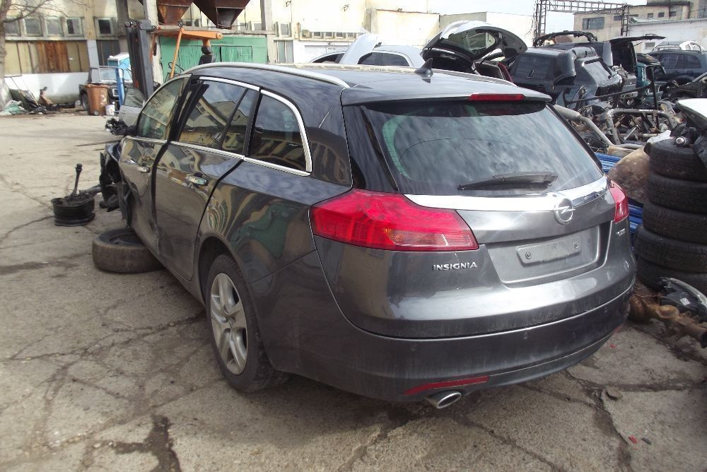 Dezmembrez Opel Insignia motor 2.0cdti Euro 5 combi cutie manuala