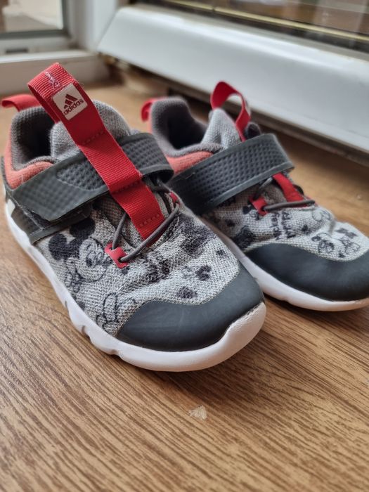 Маратонки Adidas номер 25