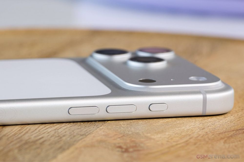 iPhone 17ProMax + Adapter + AirPodsPro 2