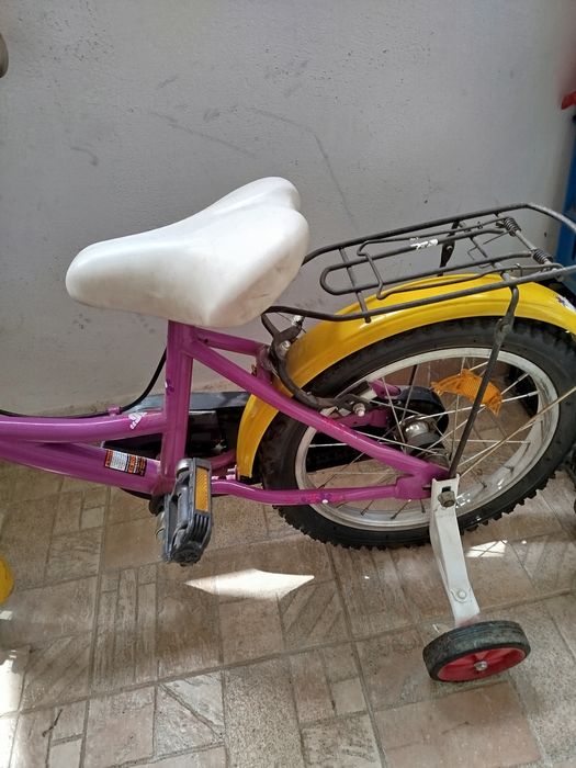 Детско колело за момиче до 8г с помощни гуми