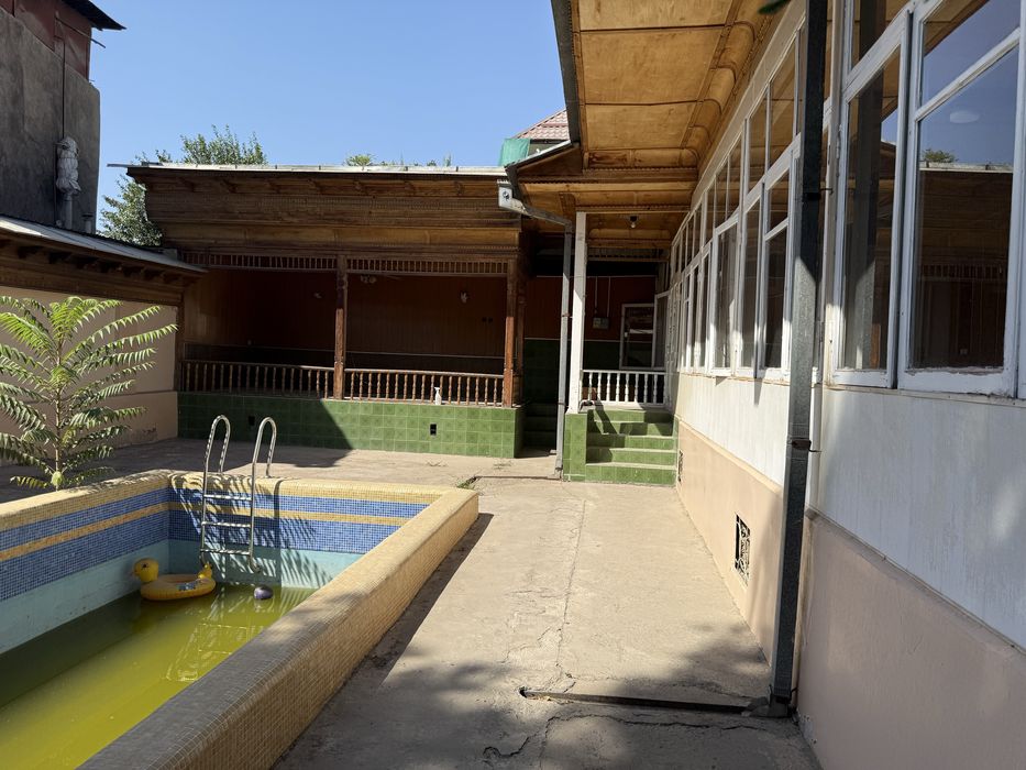 Uchastka hovli ijaraga beriladi 6ta hona 2 ta sanuzel 2 ta oshxona