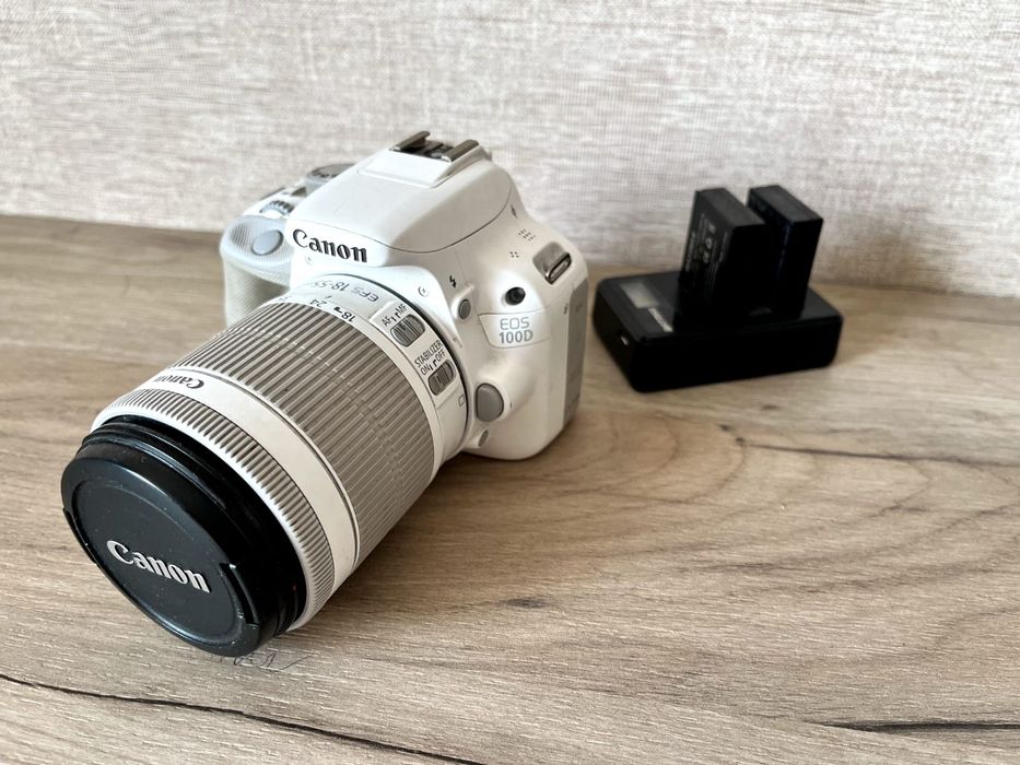 Фотоапарат Canon EOS 100D