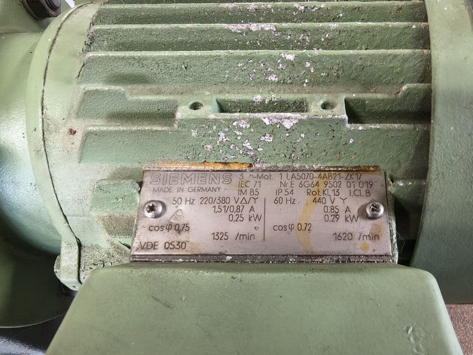 Трифазен мотор с редуктор