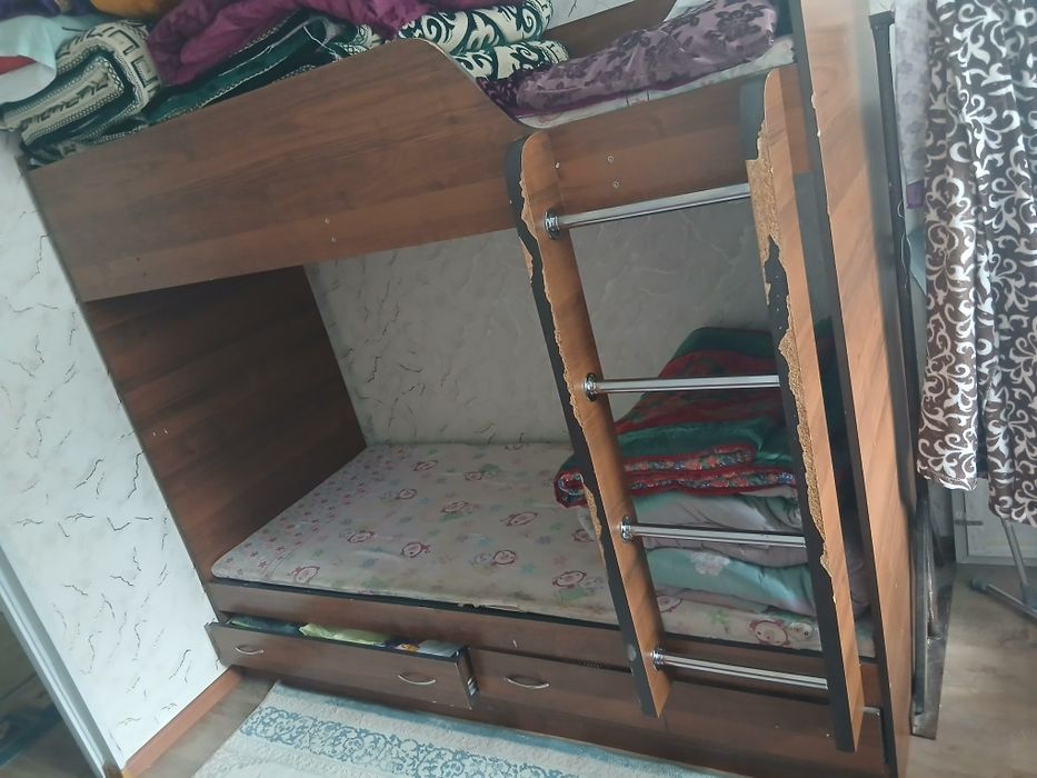 Двухъярусная кровать
