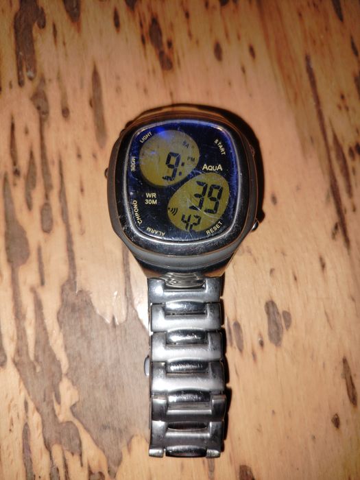 Продам часы "Aqua".
