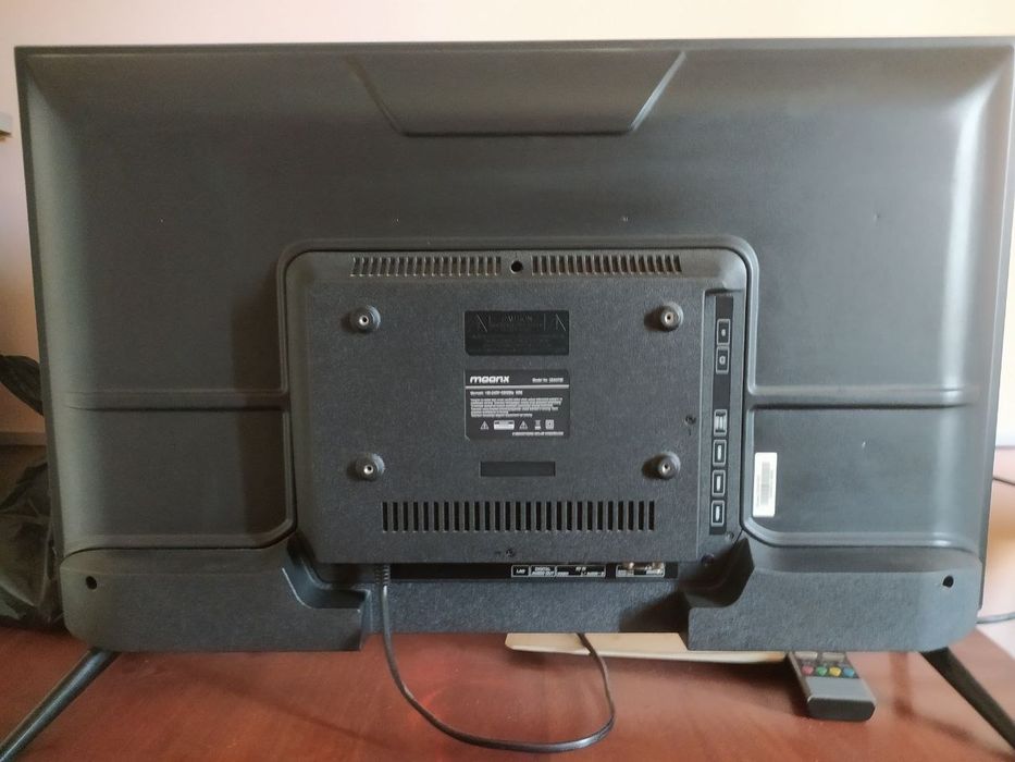 Продаётся почти новый телевизор по вопросам обращаться по телефону пол