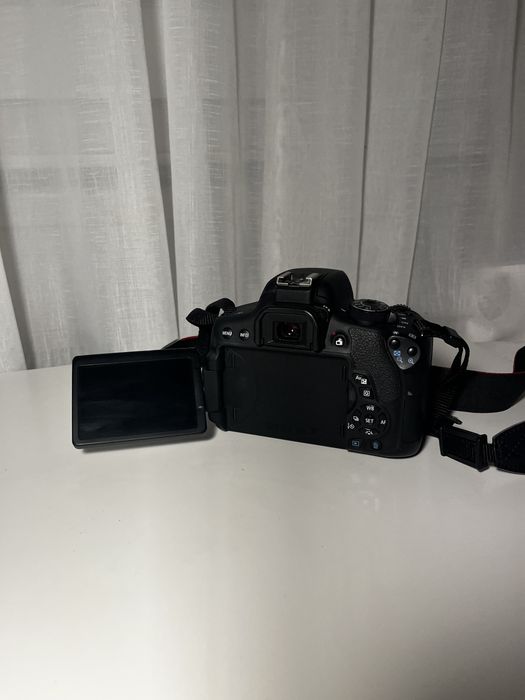 Aparat foto Canon EOS 750D