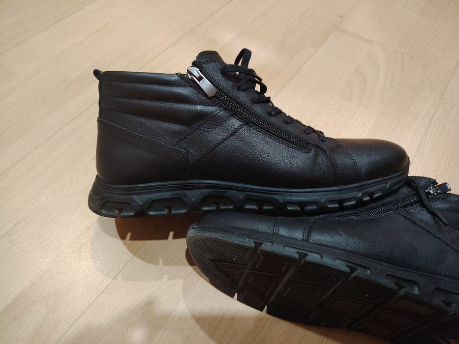 Елегантни кожени обувки номер 43