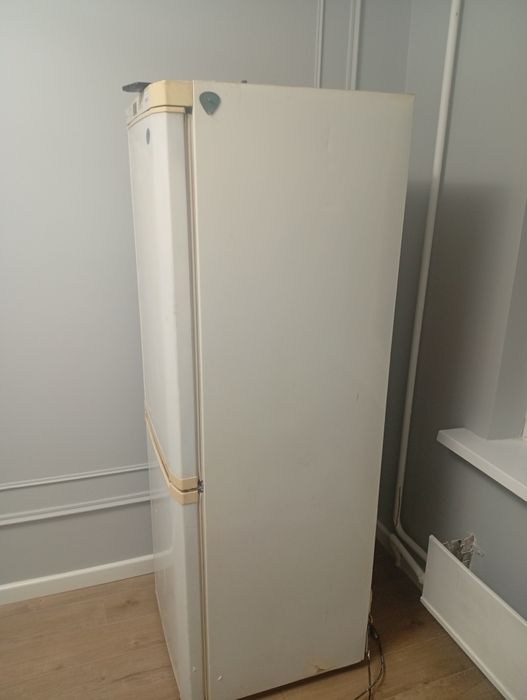 Холодильник двух камерный