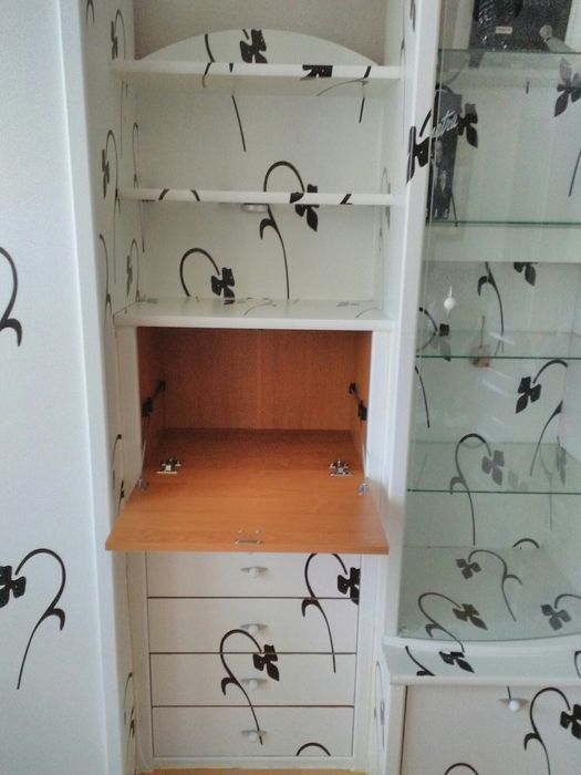 Oferta! MOBEXPERT Biblioteca f chic,f practica si eleganta, pal cires