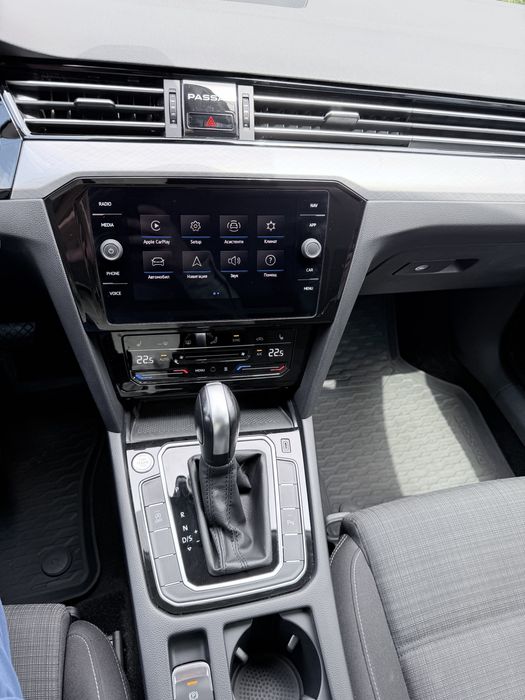 2022 VW PASSAT 2.0 TDI - много екстри