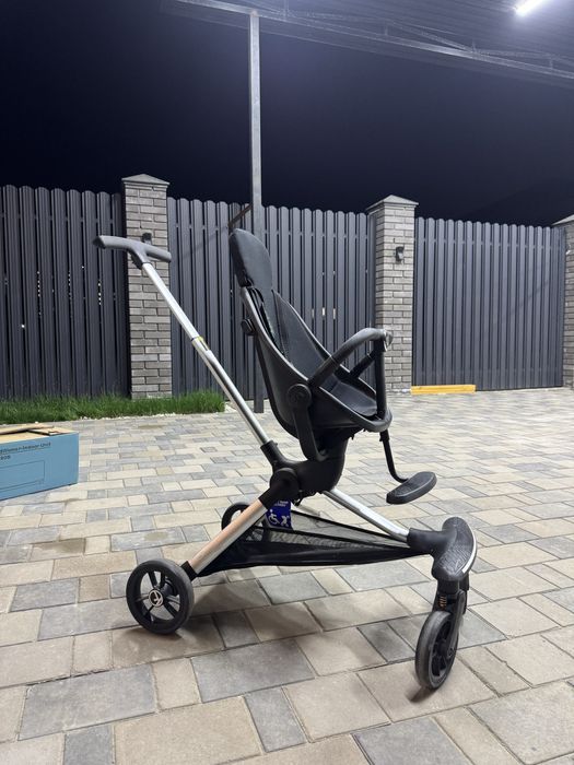 Коляска для прогулк либо для путешествий