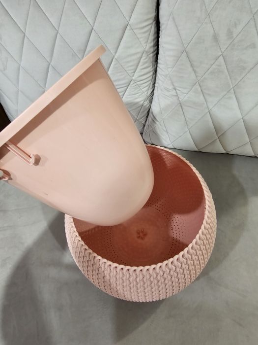 Продам кашпо розового цвета