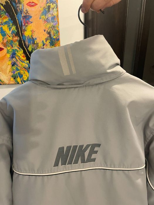 Vand geaca Nike noua