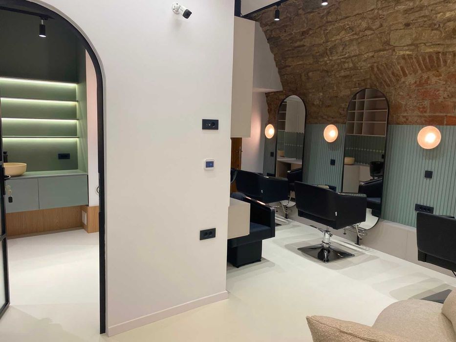 Spațiu de inchiriat - Spațiu nou renovat - Destinație Salon - zona Memorandumului
