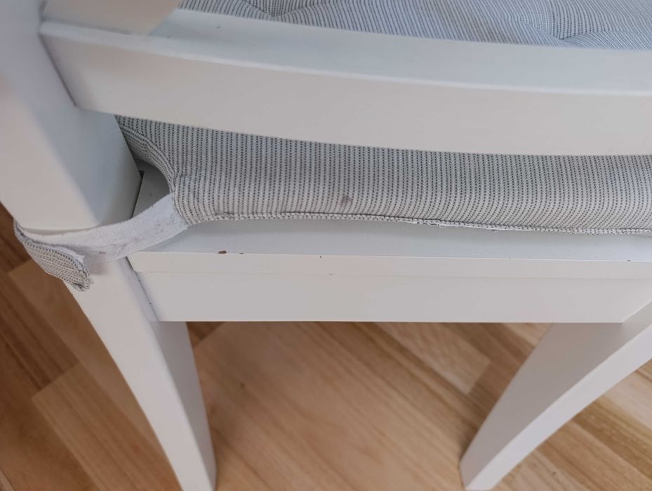 Vând scaune Ikea din lemn