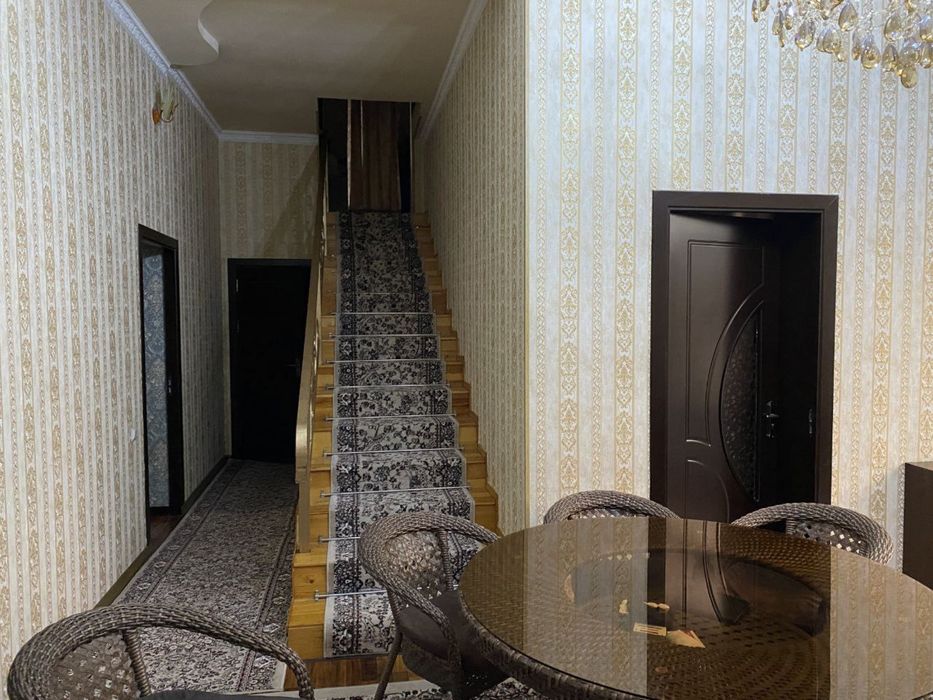 Yangi hayot tumanida 15 xona uy sotiladi 6 sotix yer narxida