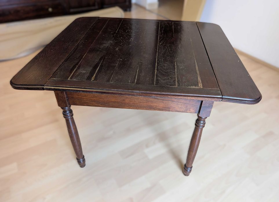 Masută din lemn extensibilă, stil clasic, compactă