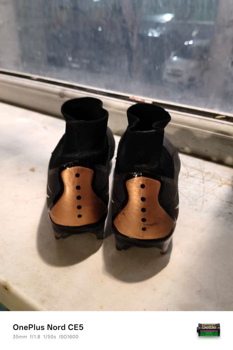 Продам бутсы айрзум