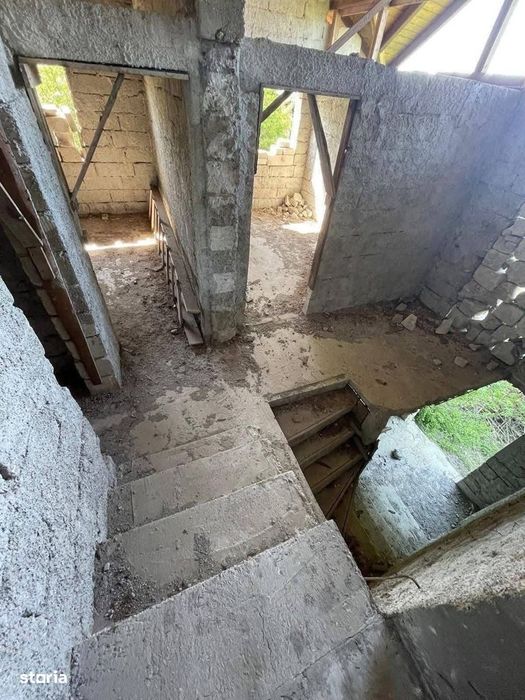 De vanzare vila la rosu la 5 minute de oras, suprafata teren 250mp