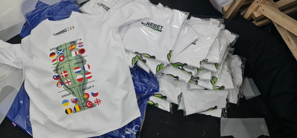 ДТФ печать на футболках, печать на худи, логотип, шелкография.