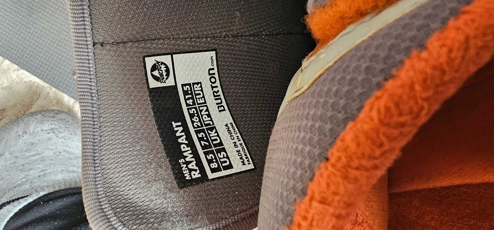 Сноуборд GNU, ботинки Burton, крепы Forum