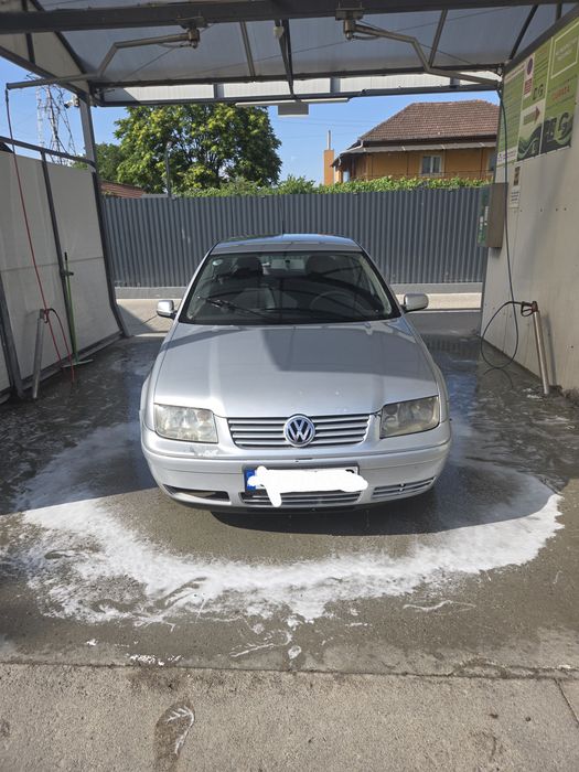 VOLKSWAGEN Bora
