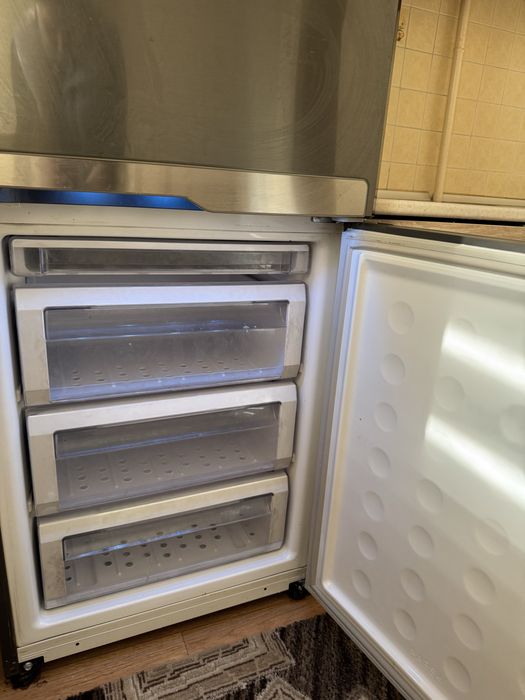 Холодильник Samsung в отличном состоянии