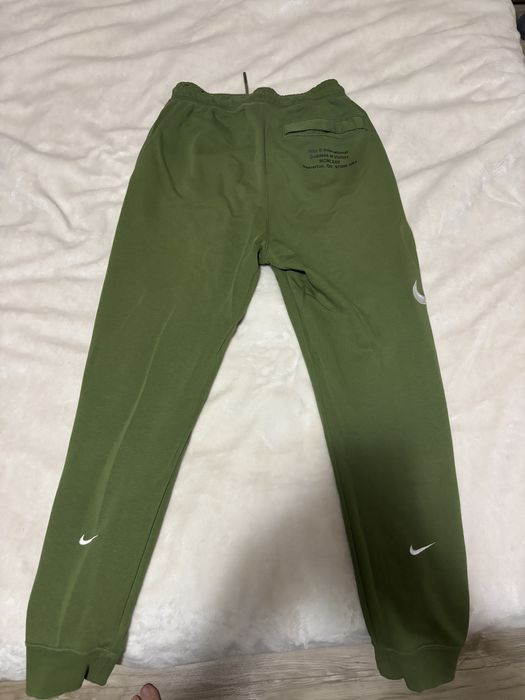 Продавам комплемт Nike Swoosh
