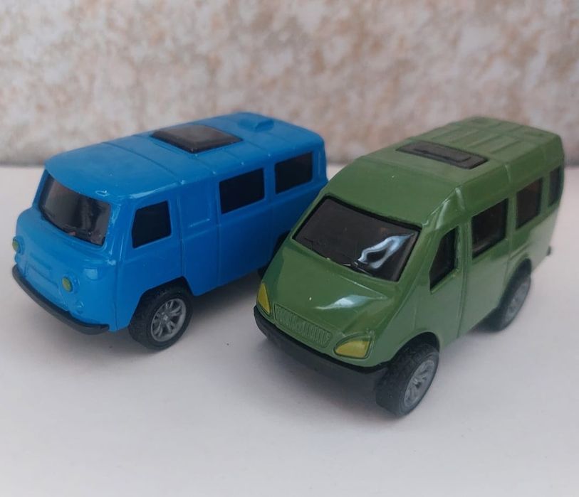 Модельки машин Газель и Уазик