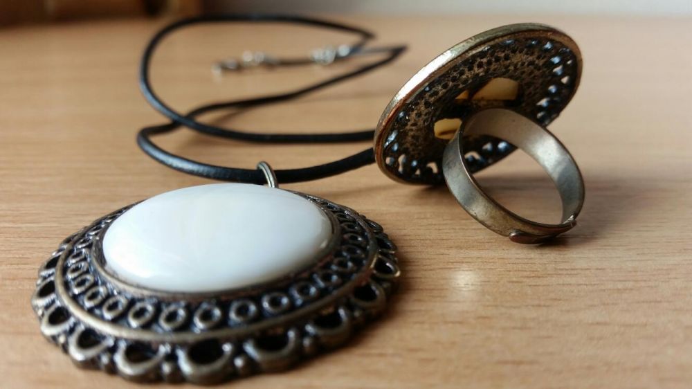 Бижута - обици, висулки, гердани