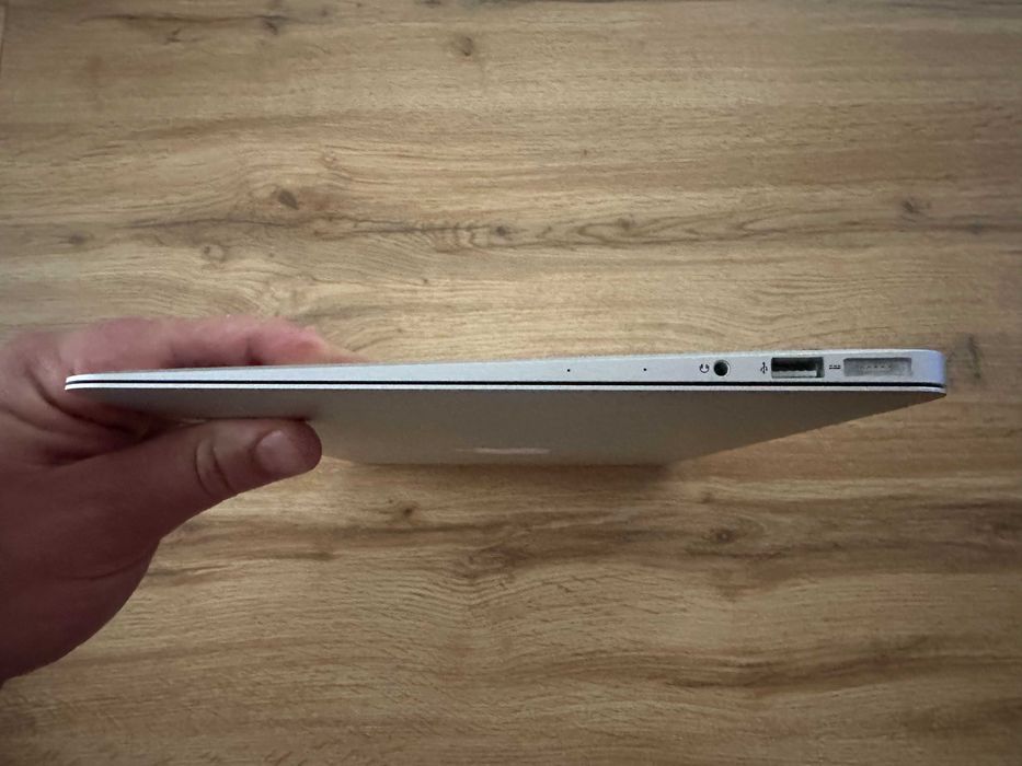 КАТО НОВ ! MacBook Air (13-инчов, early 2014) - i5 - SSD 256GB - A1466